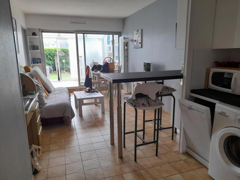 Apartment F1 Veranda Jardinet En Front De Bernières-sur-Mer